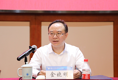 金晓明宣布学校党委决定姜少飞作表态发言彭松波作表态发言何作井作