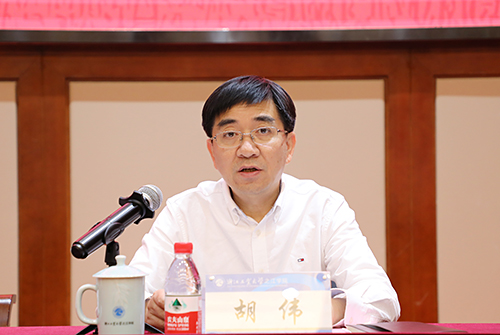胡伟讲话金晓明宣布学校党委决定姜少飞作表态发言彭松波作表态发言何